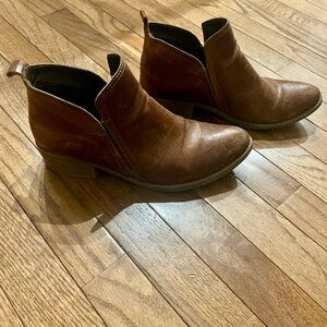 🌿Brown Leather Ankle Boots (3/$40)